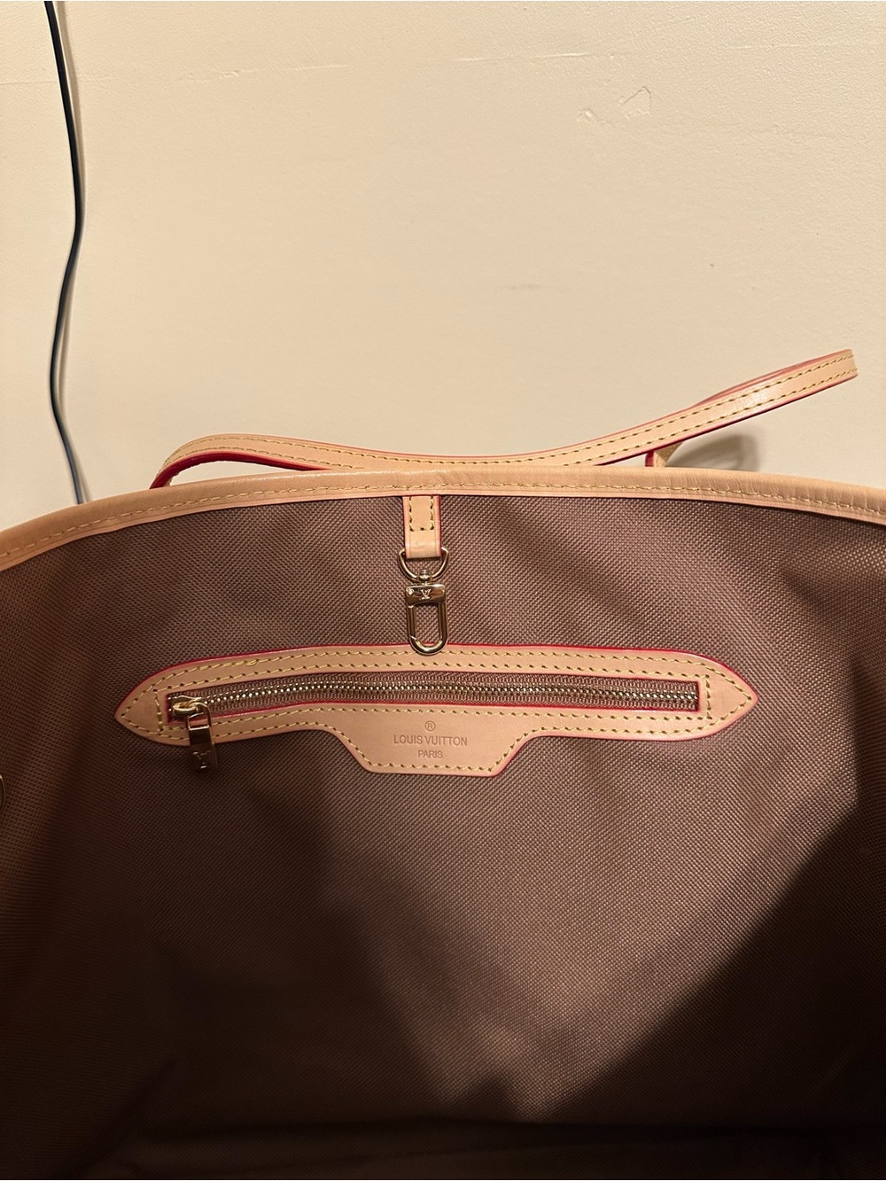White color full tote - Picture 9 of 13